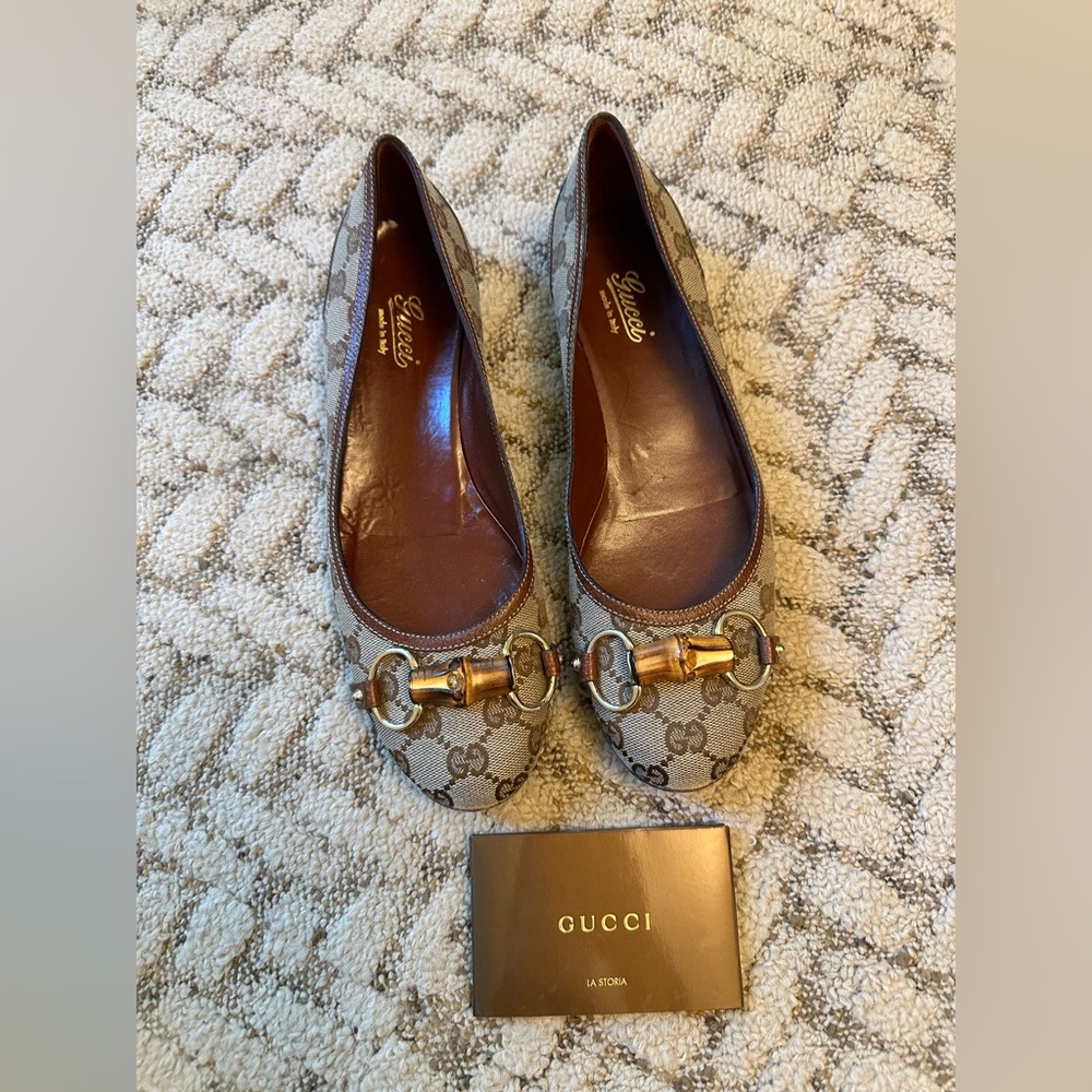 Gucci Women's Beige and Brown Loafers